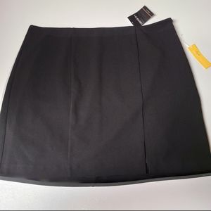 Forever 21 Plus Short Black Skirt Size 1X NEW